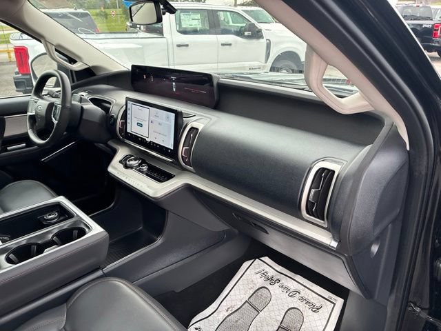 Used 2025 Ford Expedition Active AWD/4WD image 45