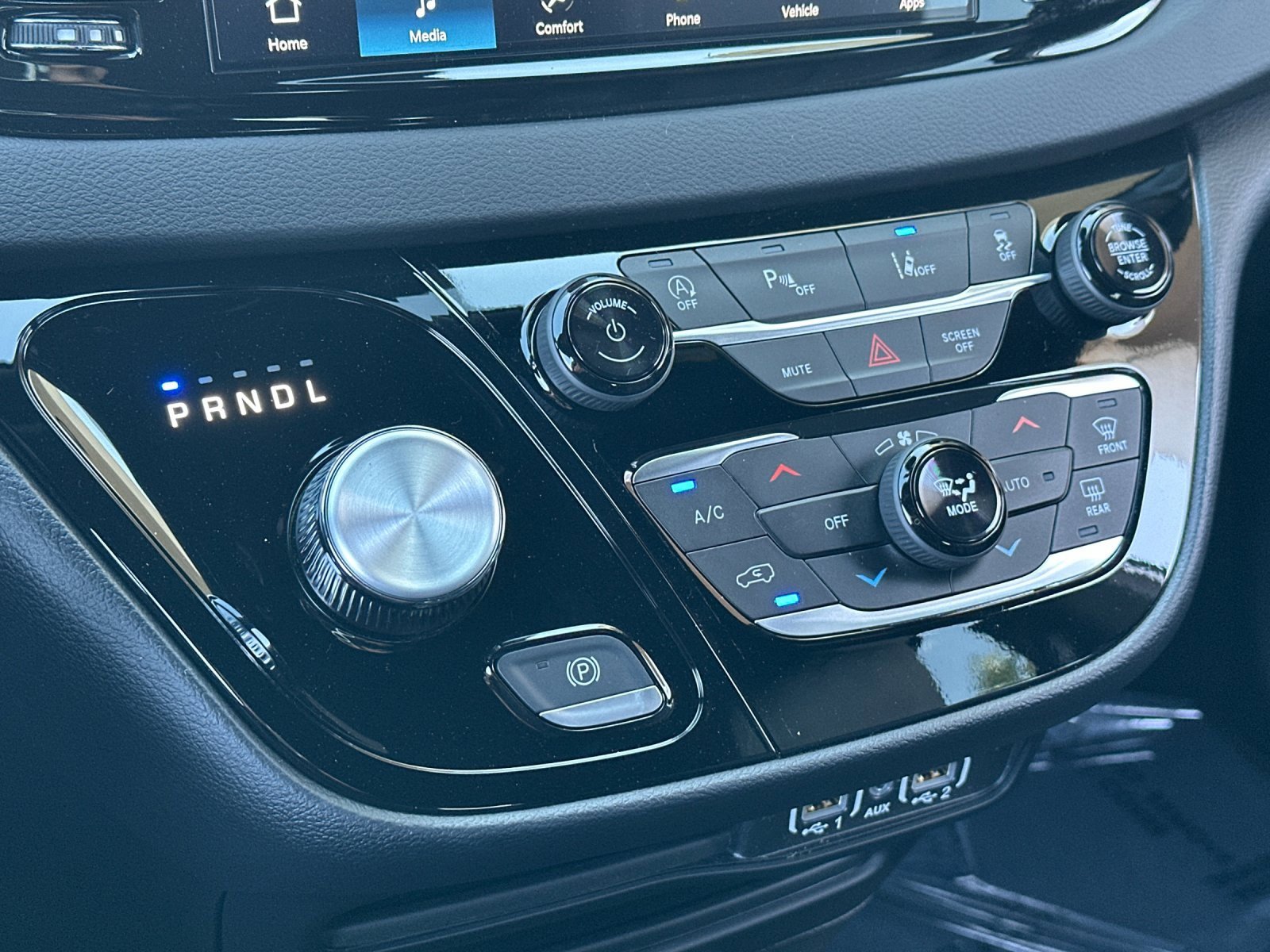 New 2025 Chrysler Voyager LX image 20