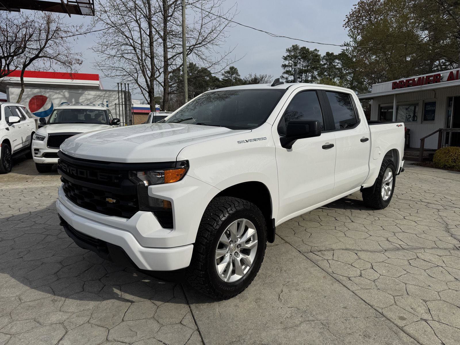 Used 2023 Chevrolet Silverado 1500 Custom image 9
