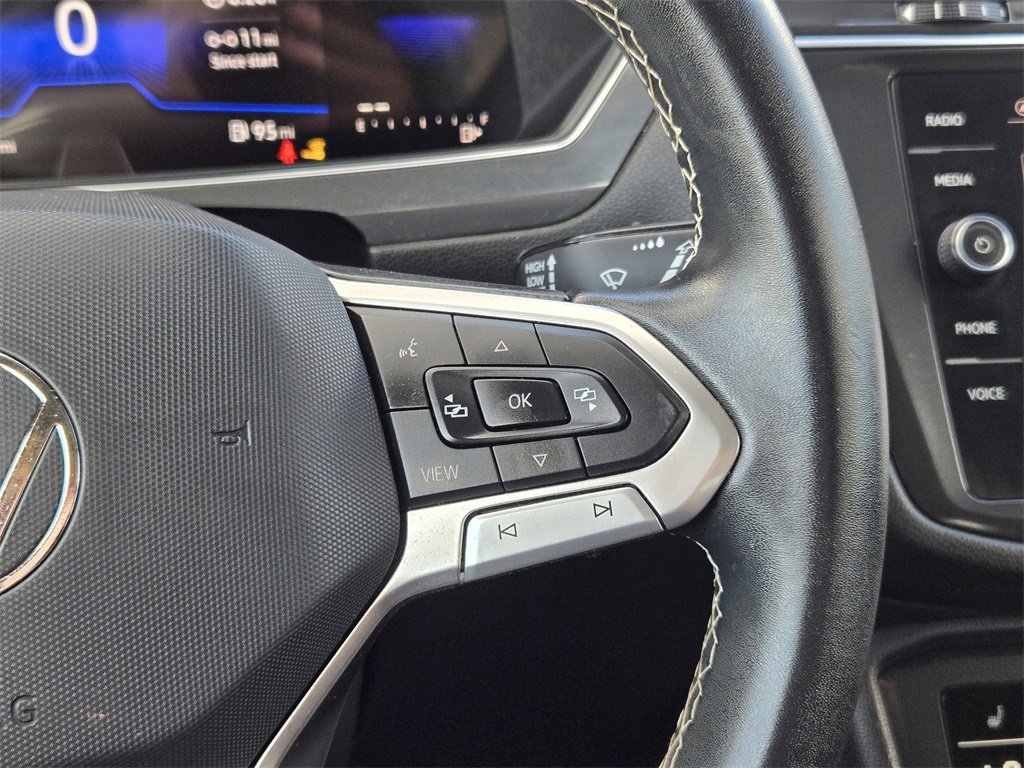 Used 2023 Volkswagen Tiguan SE w/ Panoramic Sunroof Package image 31