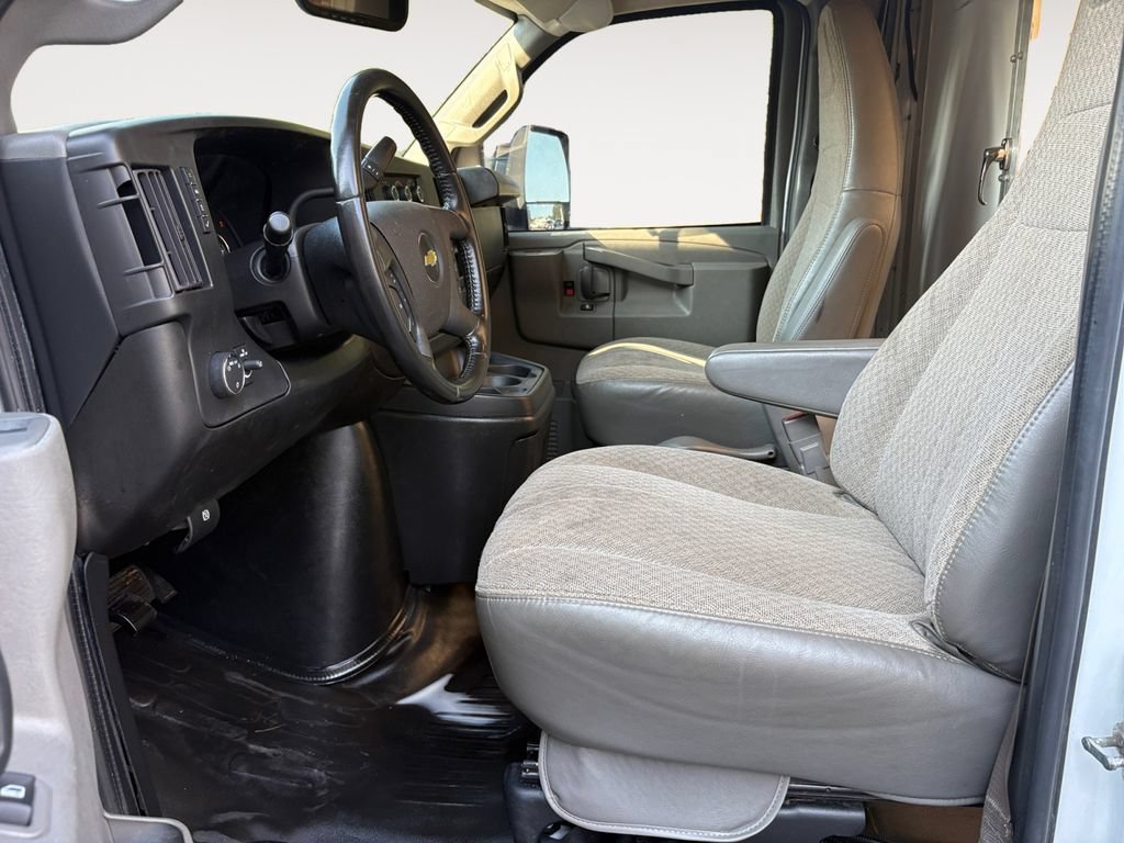 Used 2022 Chevrolet Express 3500 w/ Power Convenience Package RWD image 9