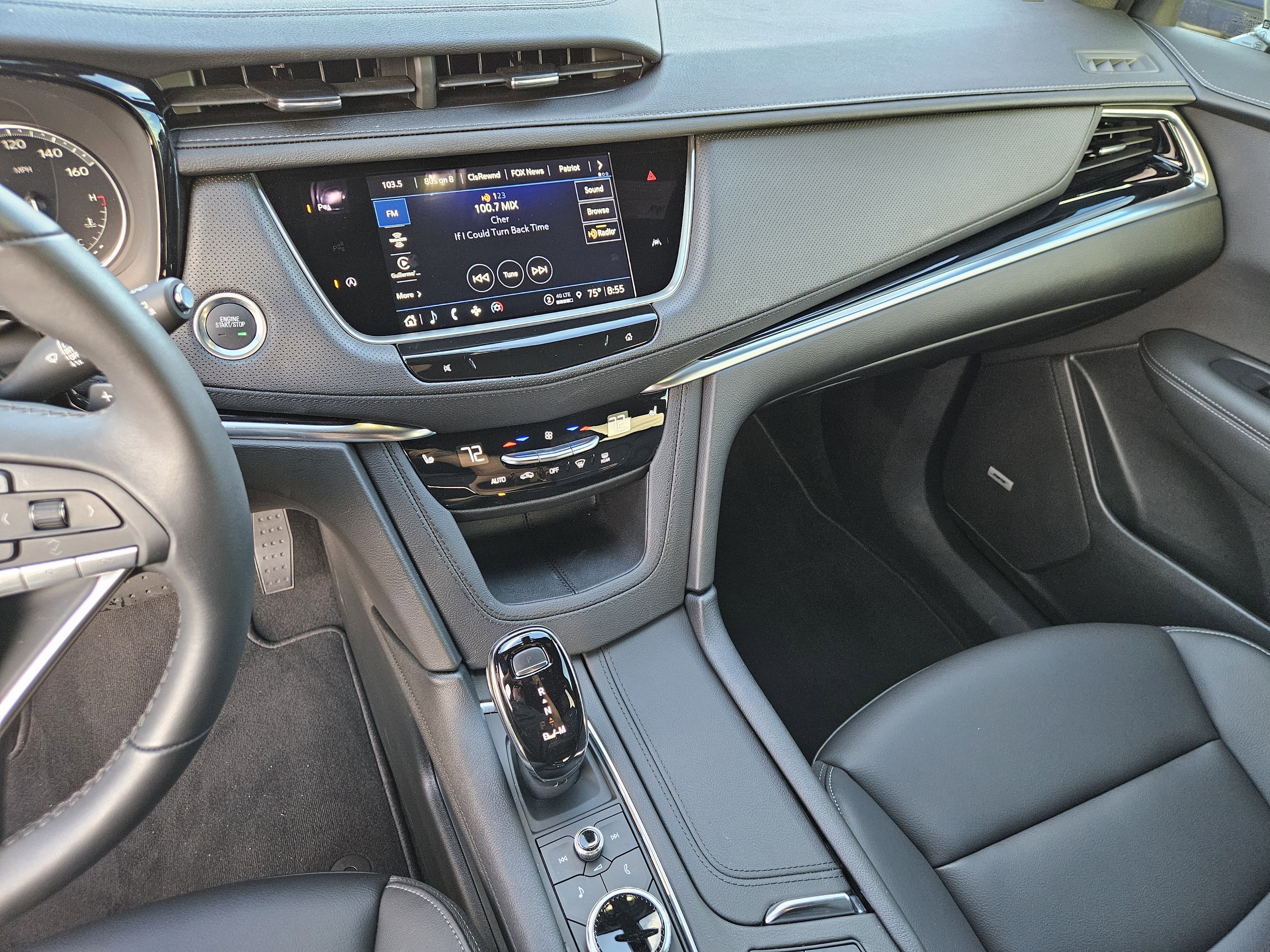 New 2025 Cadillac XT6 Luxury image 26