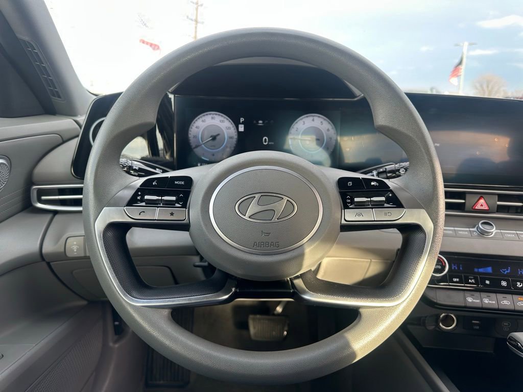 Used 2024 Hyundai Elantra SEL image 18