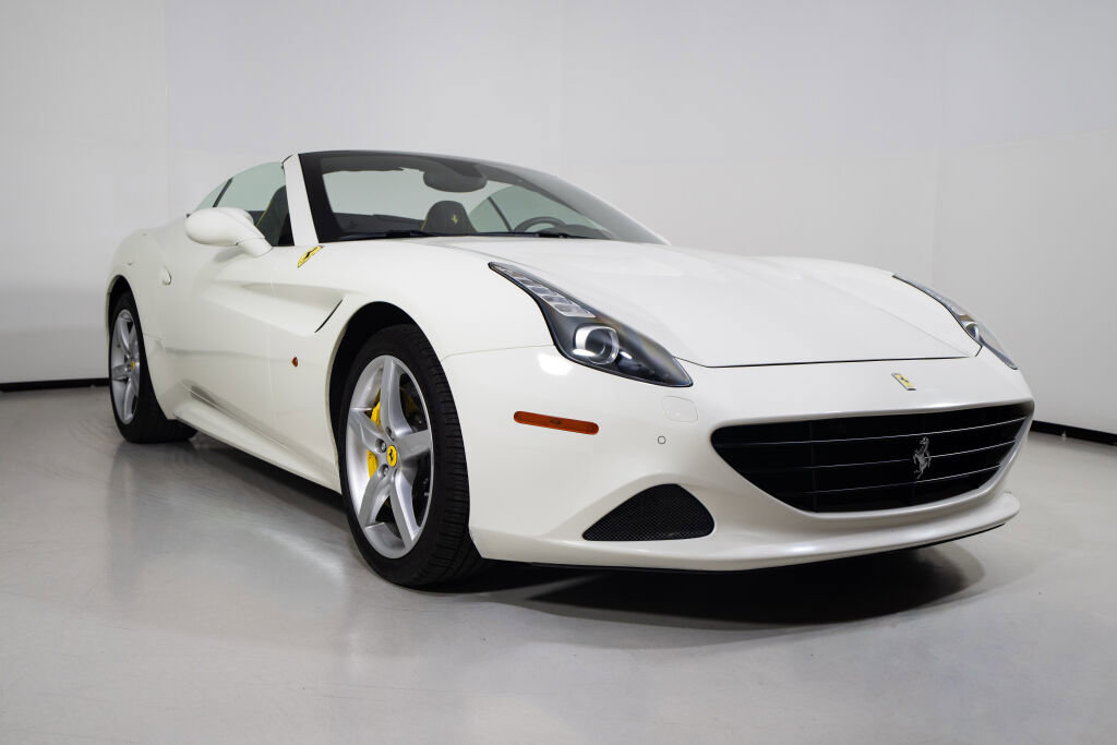 Used 2017 Ferrari California T RWD image 17
