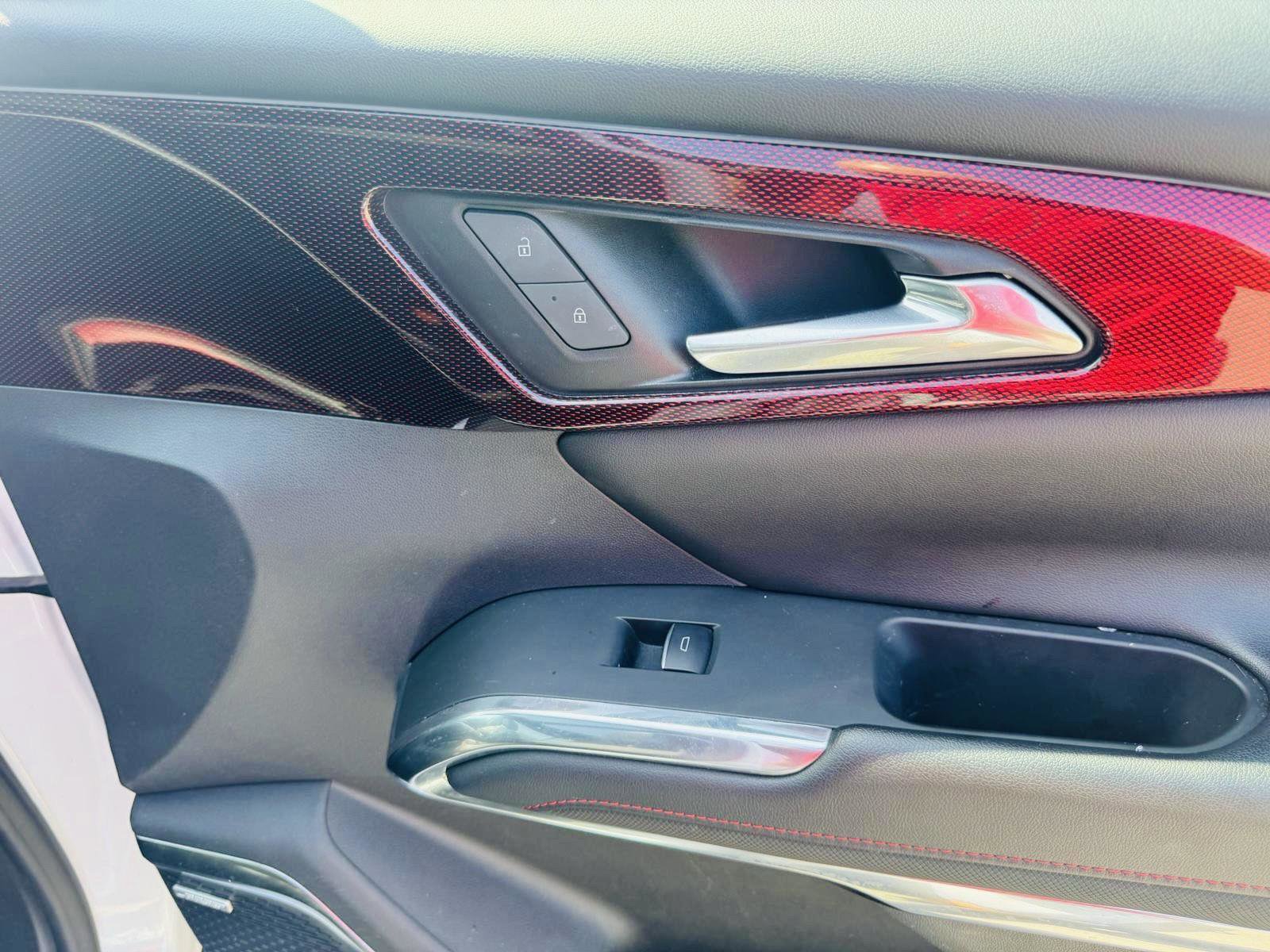 Used 2024 Chevrolet Traverse RS image 33