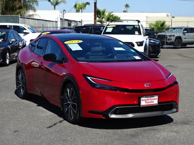 Used 2024 Toyota Prius FWD image 2