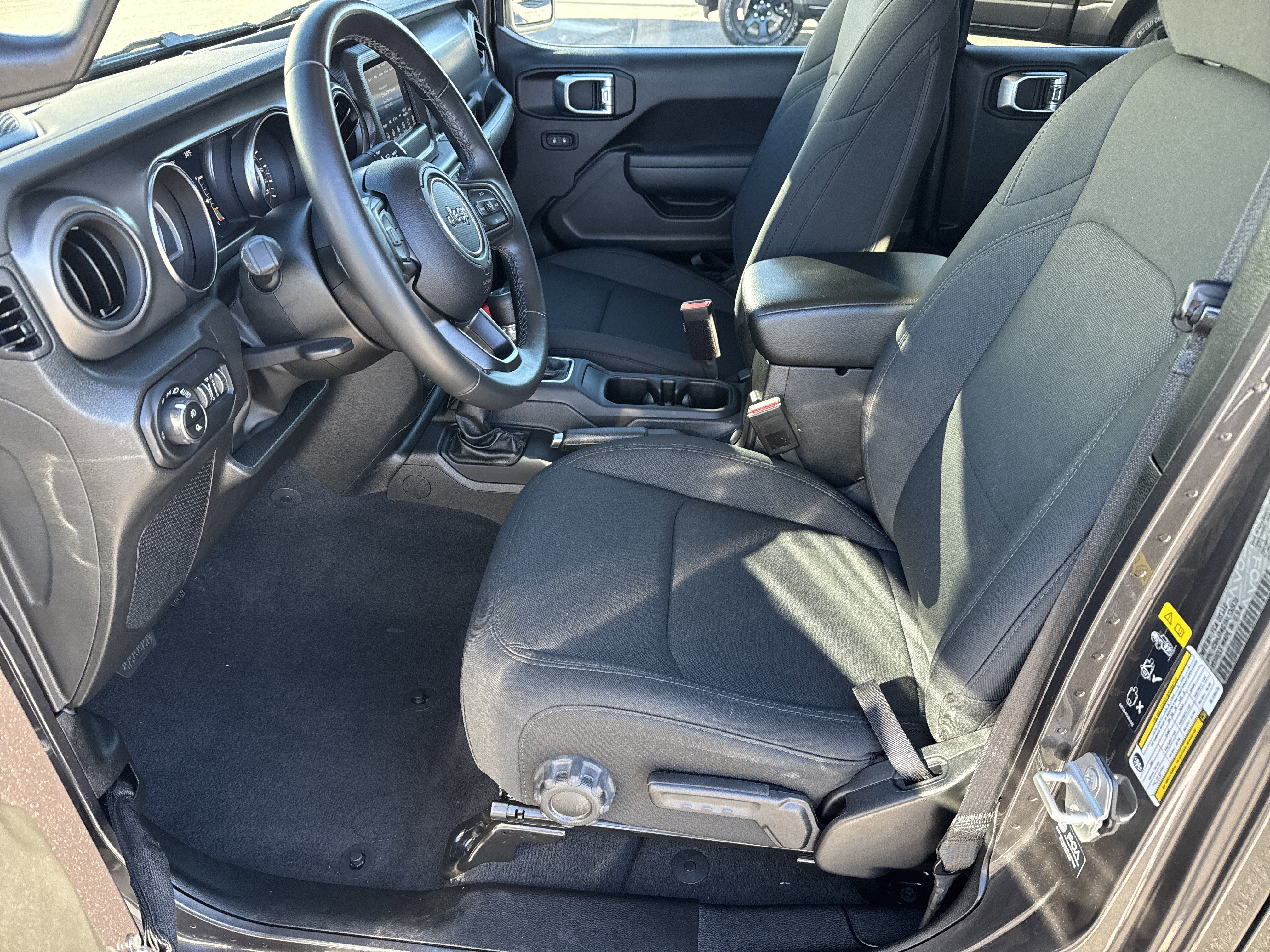 Used 2022 Jeep Gladiator Sport image 11