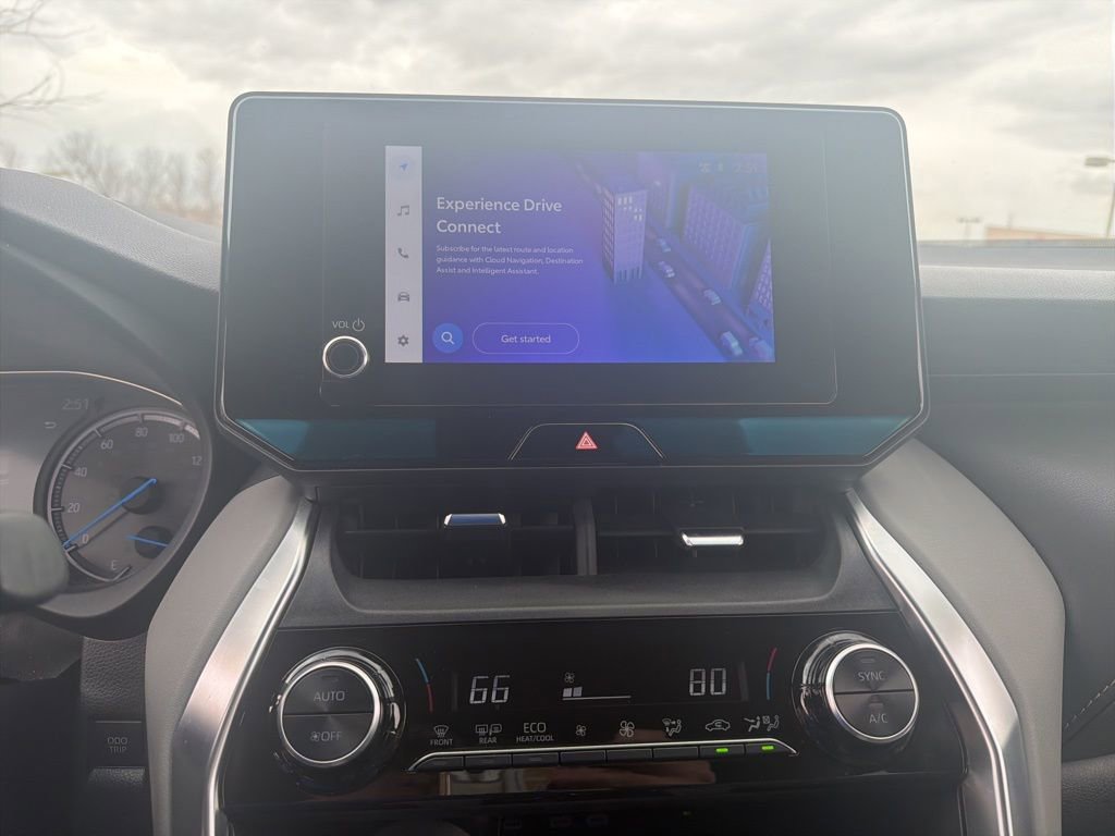 Used 2024 Toyota Venza LE AWD/4WD image 16