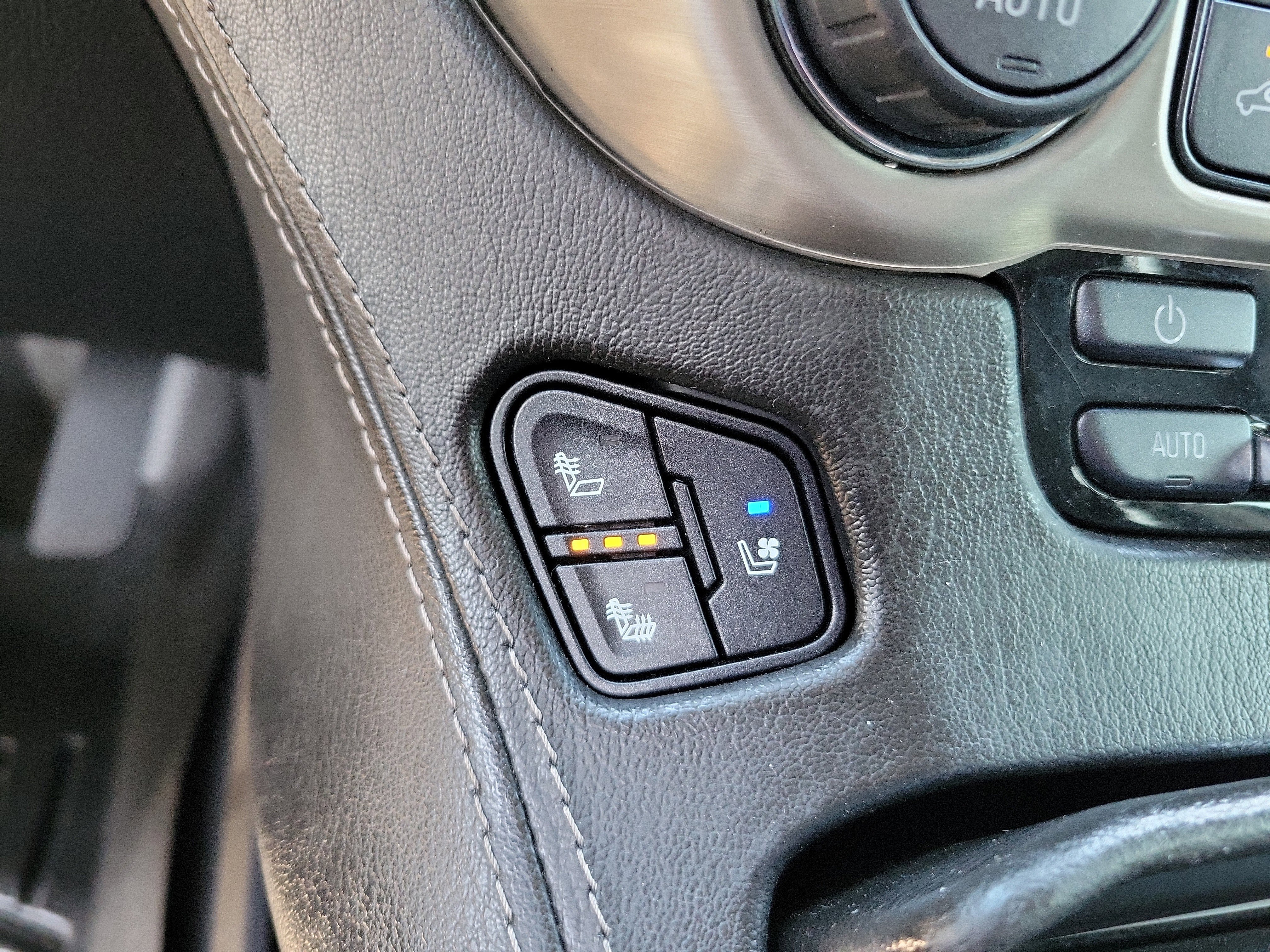 Used 2020 GMC Yukon XL Denali image 15