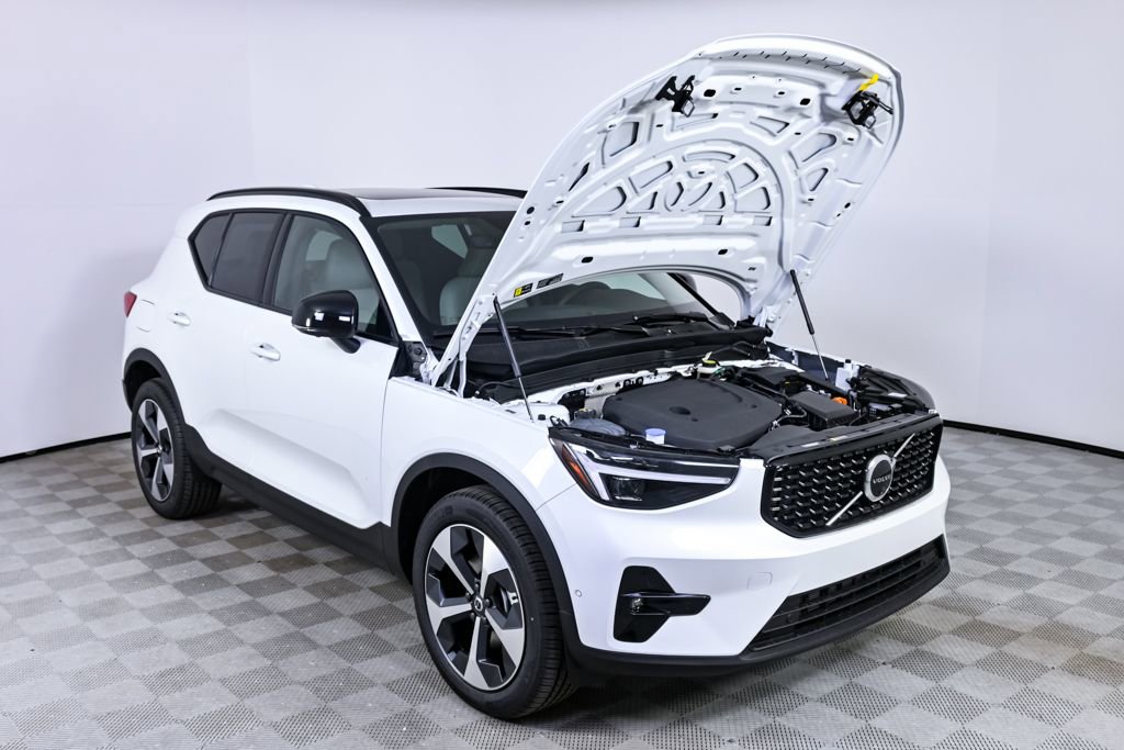 New 2026 Volvo XC40 B5 Plus w/ Protection Package Premier image 32