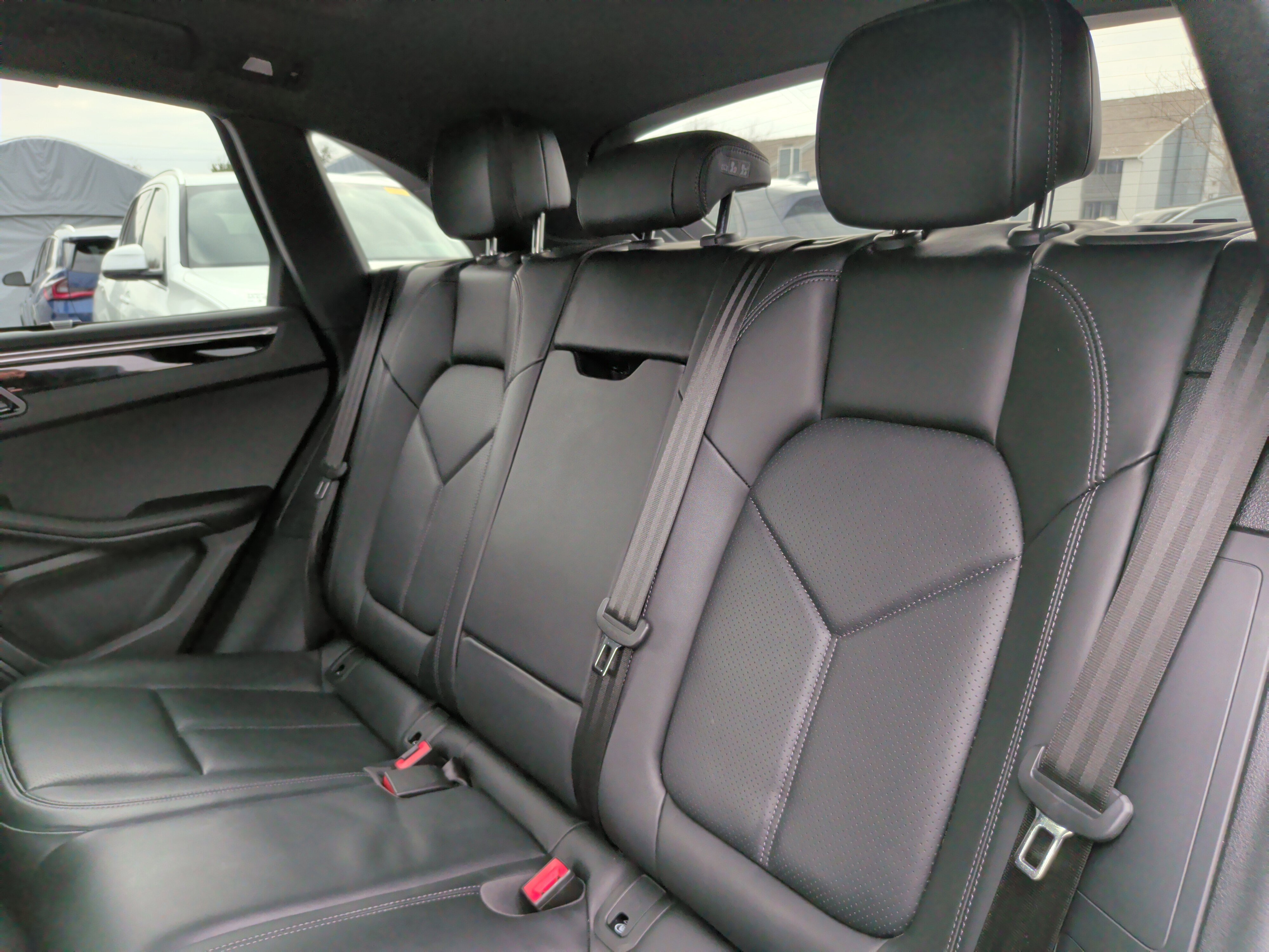 Used 2024 Porsche Macan image 34