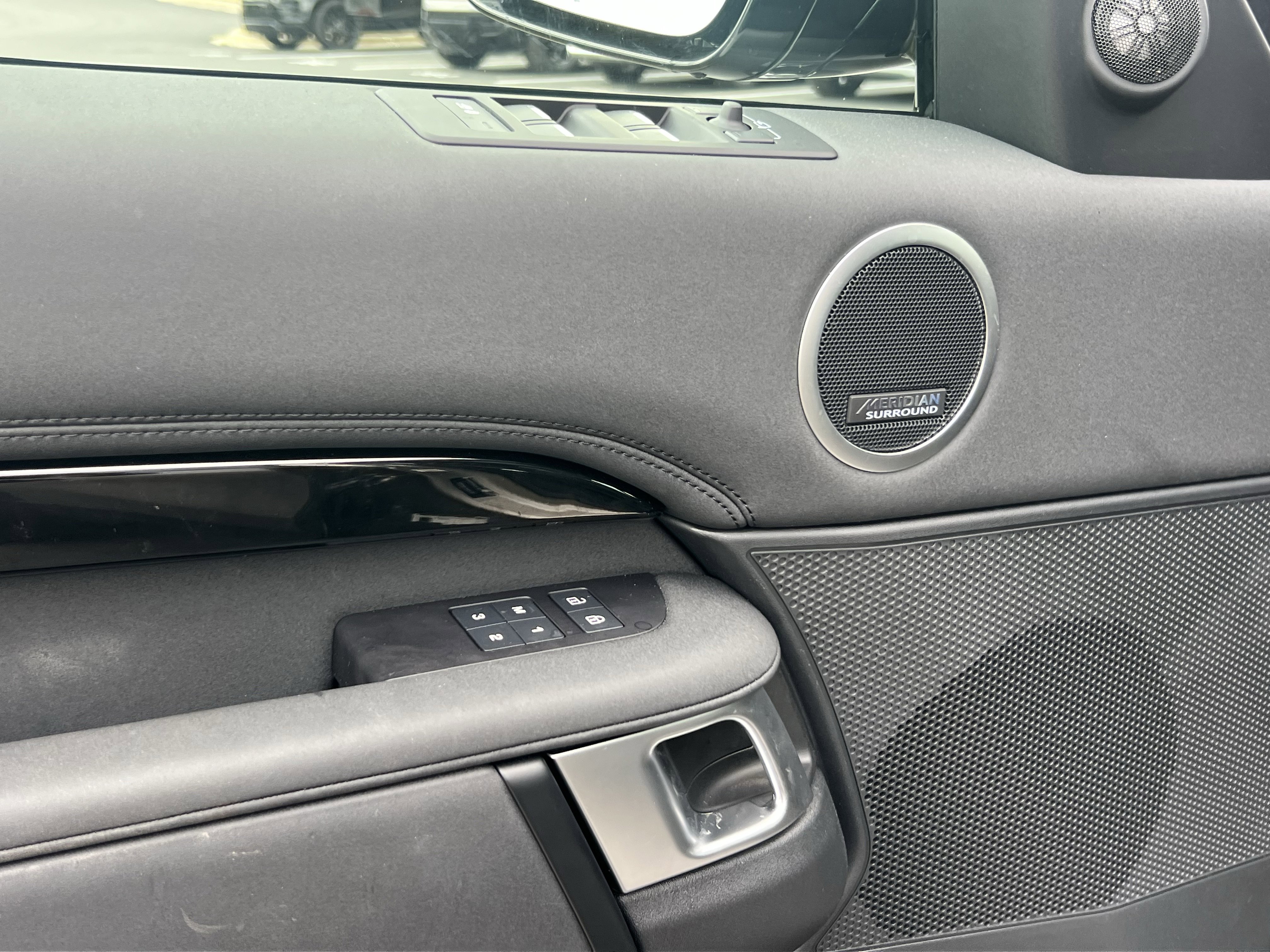 Certified 2024 Land Rover Discovery S image 13