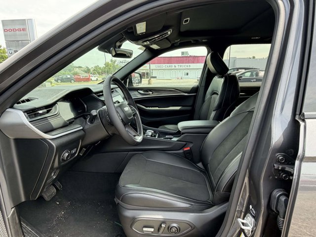 New 2026 Jeep Grand Cherokee Altitude AWD/4WD image 22