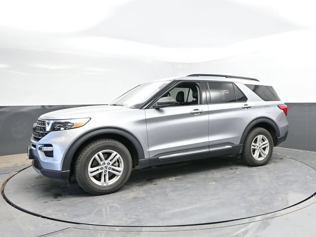 Used 2024 Ford Explorer XLT w/ Equipment Group 202A AWD/4WD image 8