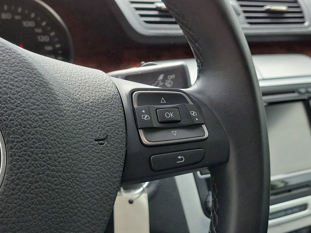 Used 2011 Volkswagen CC Lux image 30