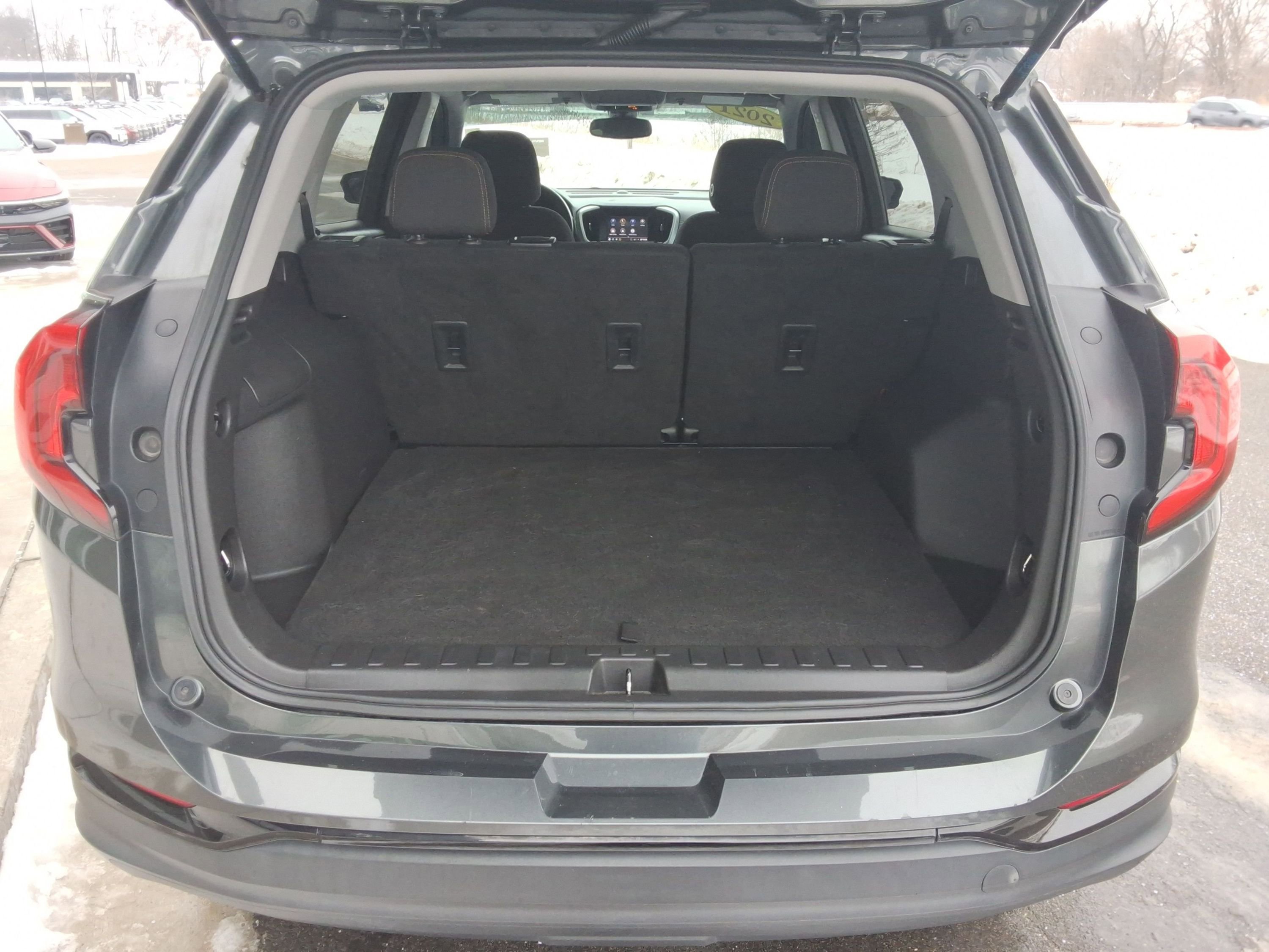 Used 2021 GMC Terrain SLE w/ Driver Convenience Package image 29