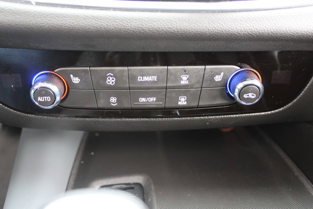 Used 2020 Buick Enclave Essence image 17