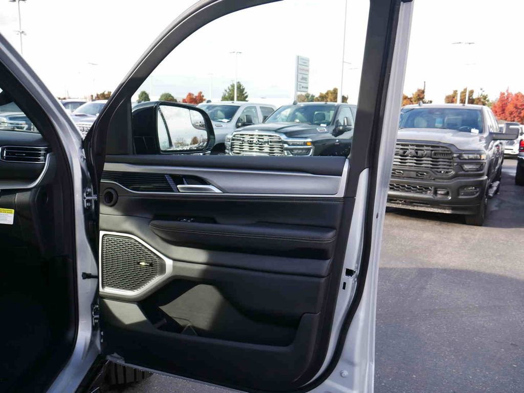 New 2025 Jeep Wagoneer Series II w/ Convenience Group I AWD/4WD image 25