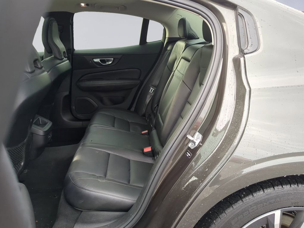 Used 2022 Volvo S60 B5 Momentum image 16