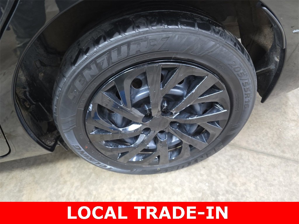 Used 2018 Toyota Corolla LE image 30