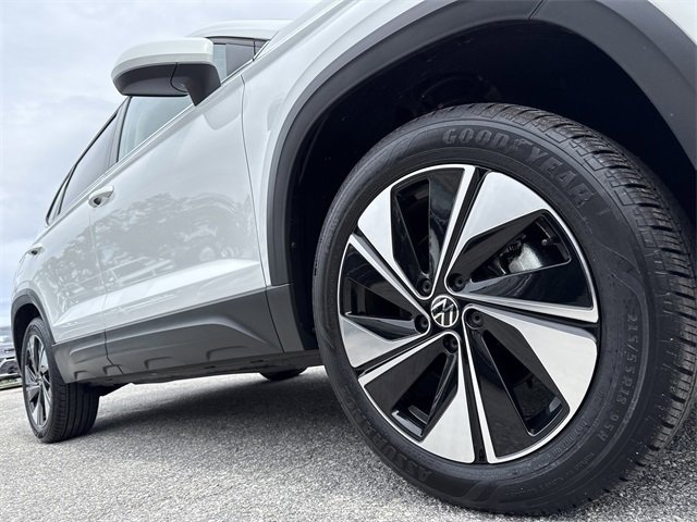 Used 2025 Volkswagen Taos SE image 11