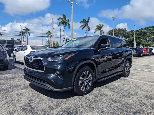 Used 2023 Toyota Highlander XLE image 5