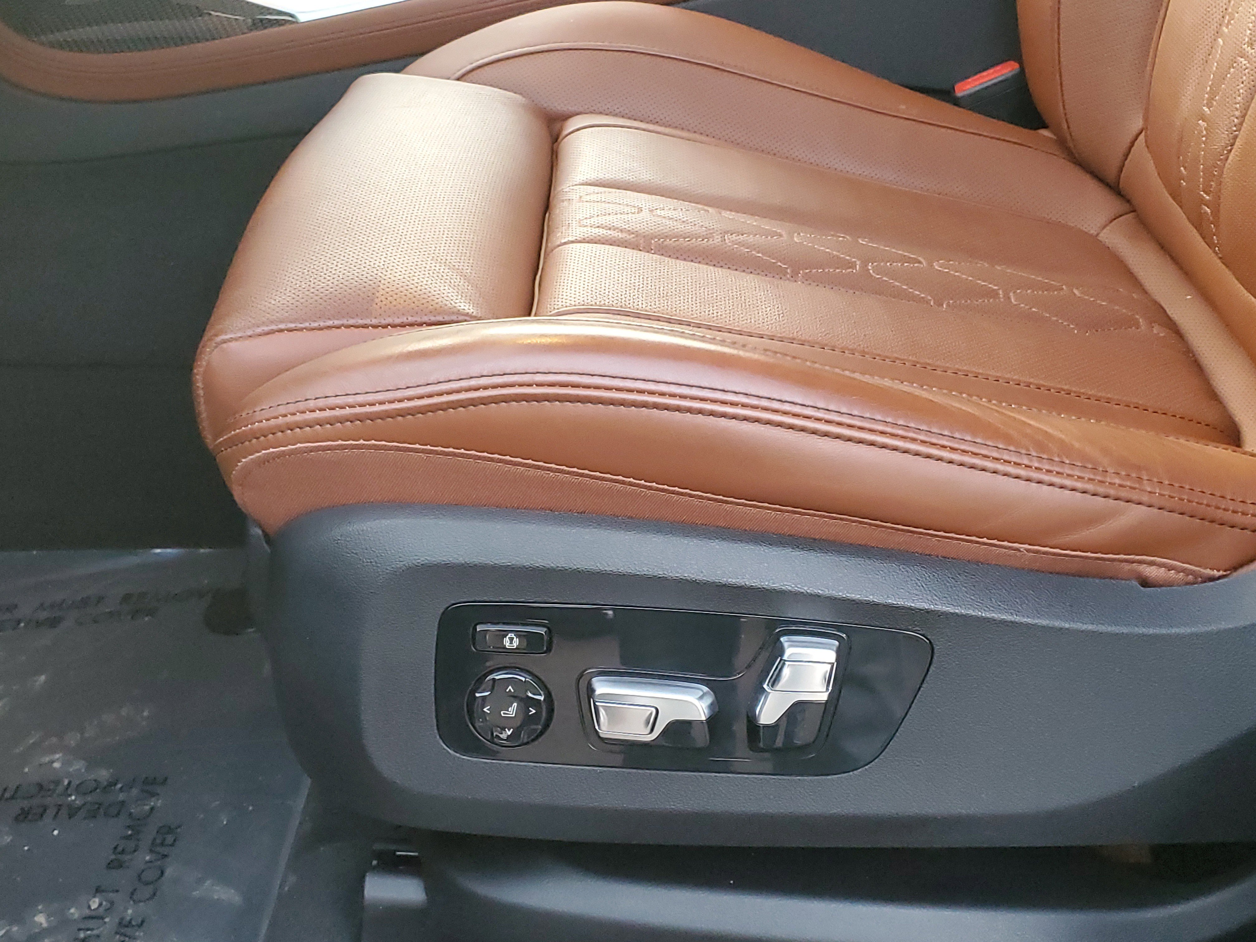 Certified 2024 BMW X7 M60i w/ Executive Package image 9