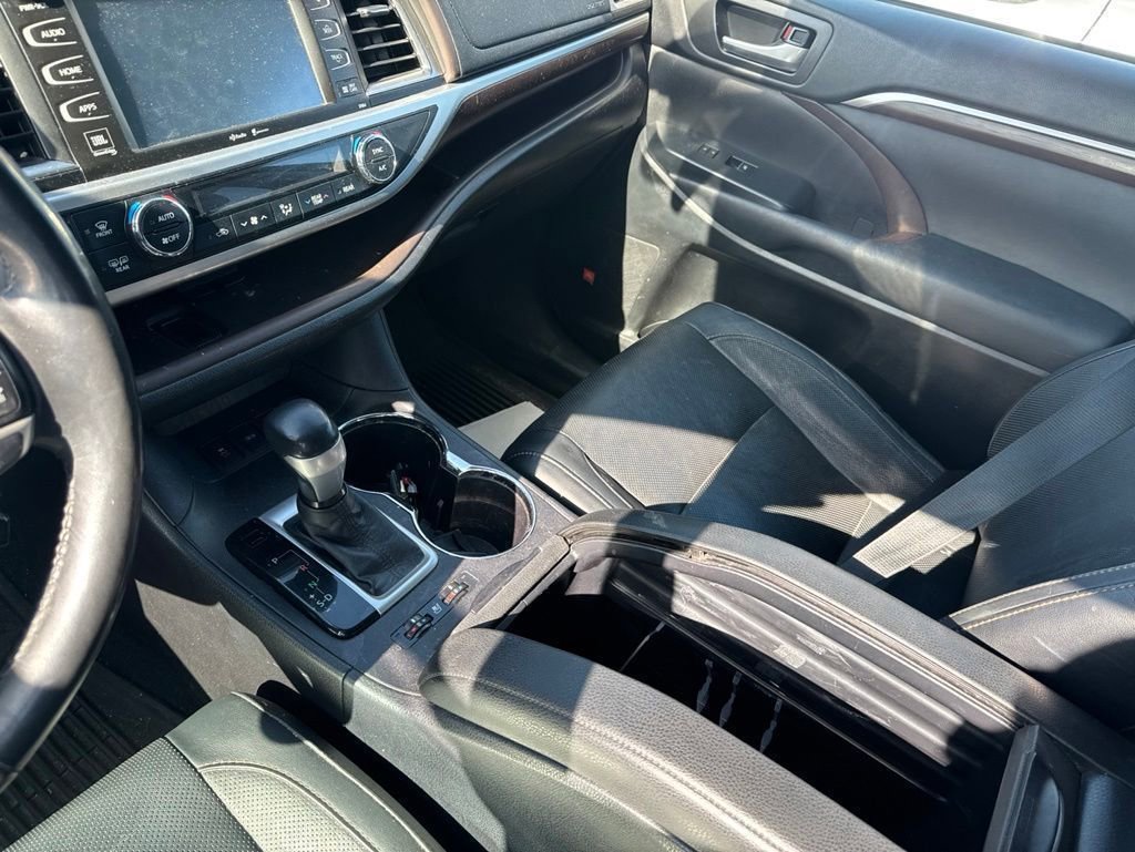 Used 2015 Toyota Highlander Limited Platinum AWD/4WD image 19
