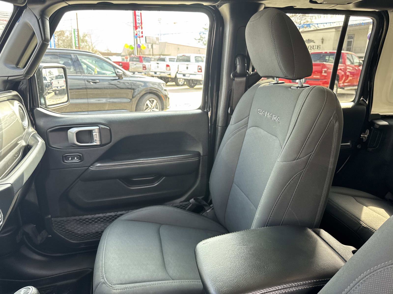 Used 2019 Jeep Wrangler Unlimited Sahara AWD/4WD image 15