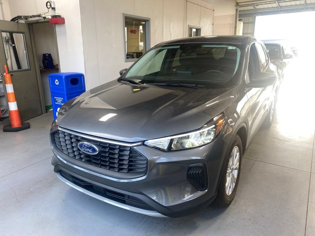 Used 2023 Ford Escape Active w/ Cold Weather Package FWD image 2