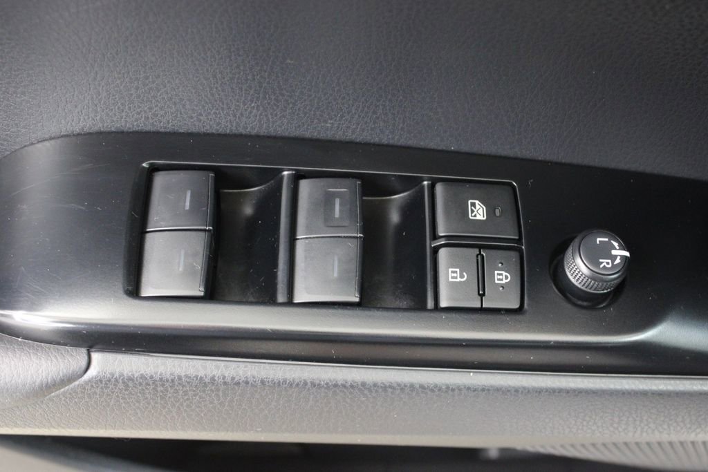 Used 2025 Toyota Camry SE FWD image 17