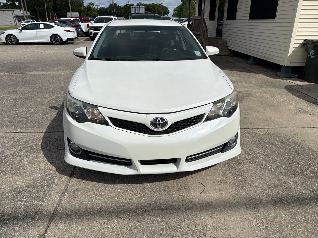 Used 2014 Toyota Camry SE image 12
