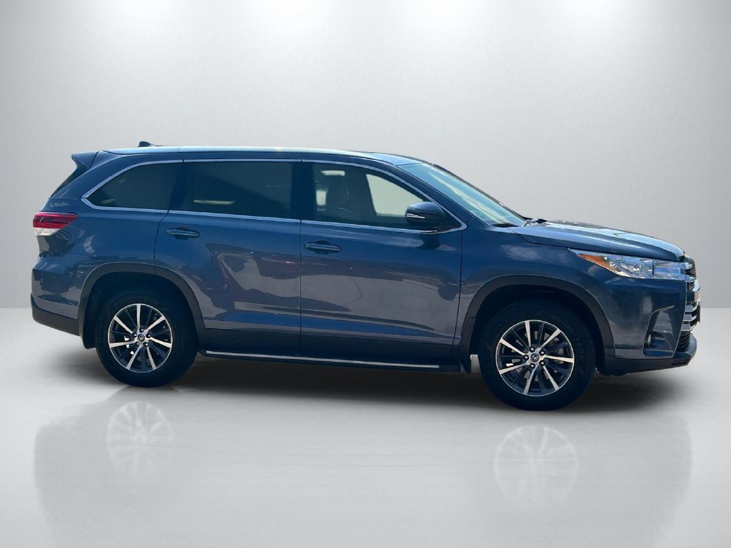 Used 2019 Toyota Highlander XLE FWD image 4