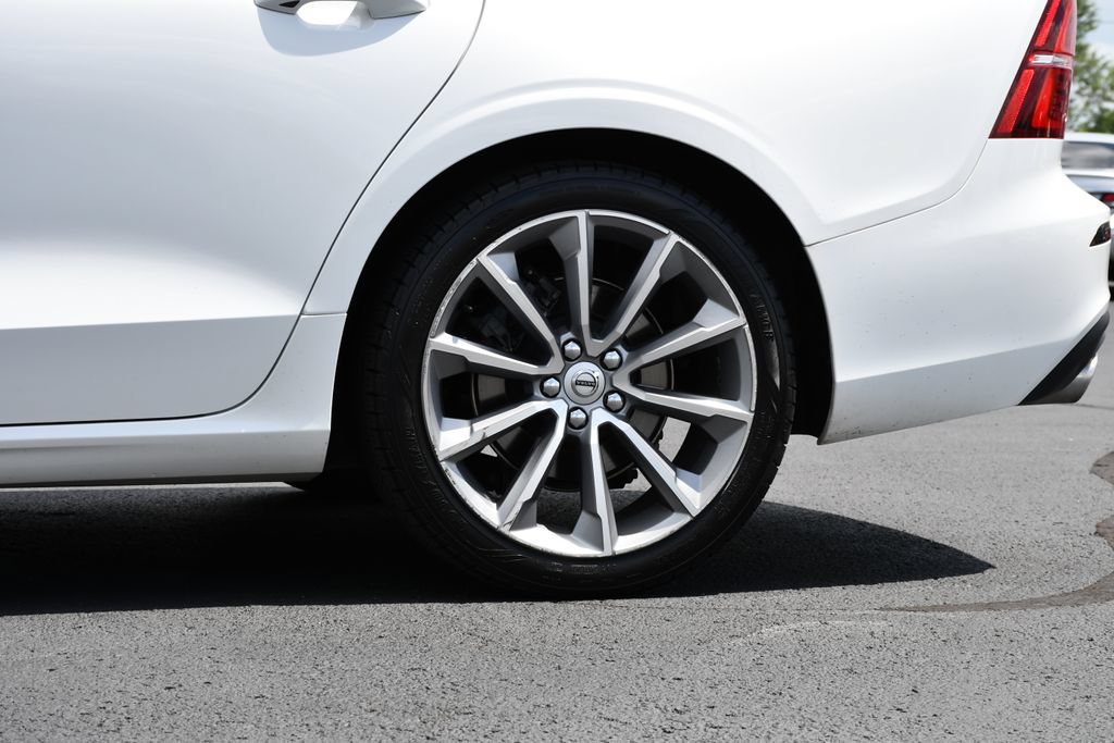 Used 2019 Volvo S60 T5 Momentum w/ Premium Package FWD image 11