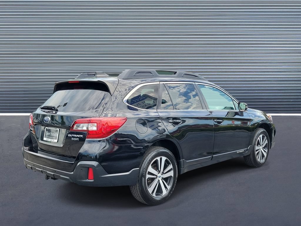 Used 2018 Subaru Outback 3.6R Limited AWD/4WD image 3