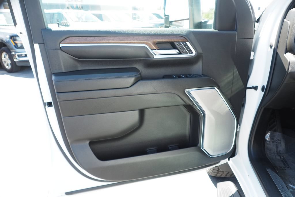 Used 2024 Chevrolet Silverado 3500 High Country w/ High Country Premium Package AWD/4WD image 15