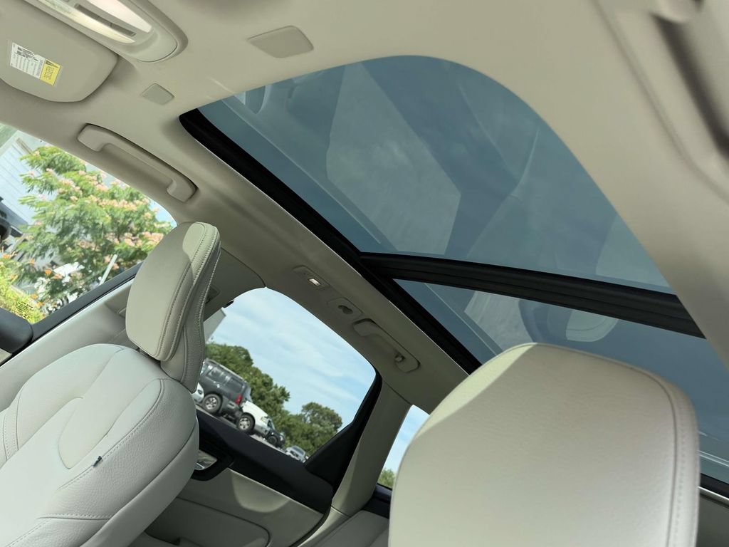 Used 2023 Volvo XC60 B5 Plus w/ Climate Package AWD/4WD image 19