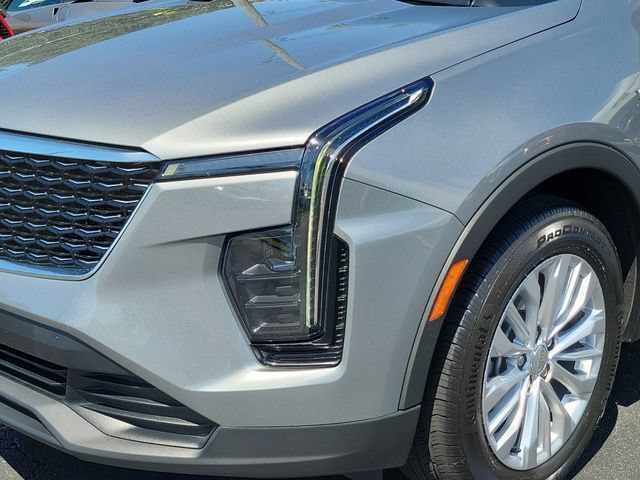 Certified 2024 Cadillac XT4 Luxury w/ Cold Weather Package FWD image 8