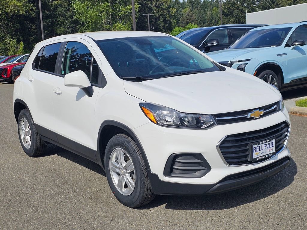 Used 2022 Chevrolet Trax LS w/ Tint and Cruise Package AWD/4WD image 7