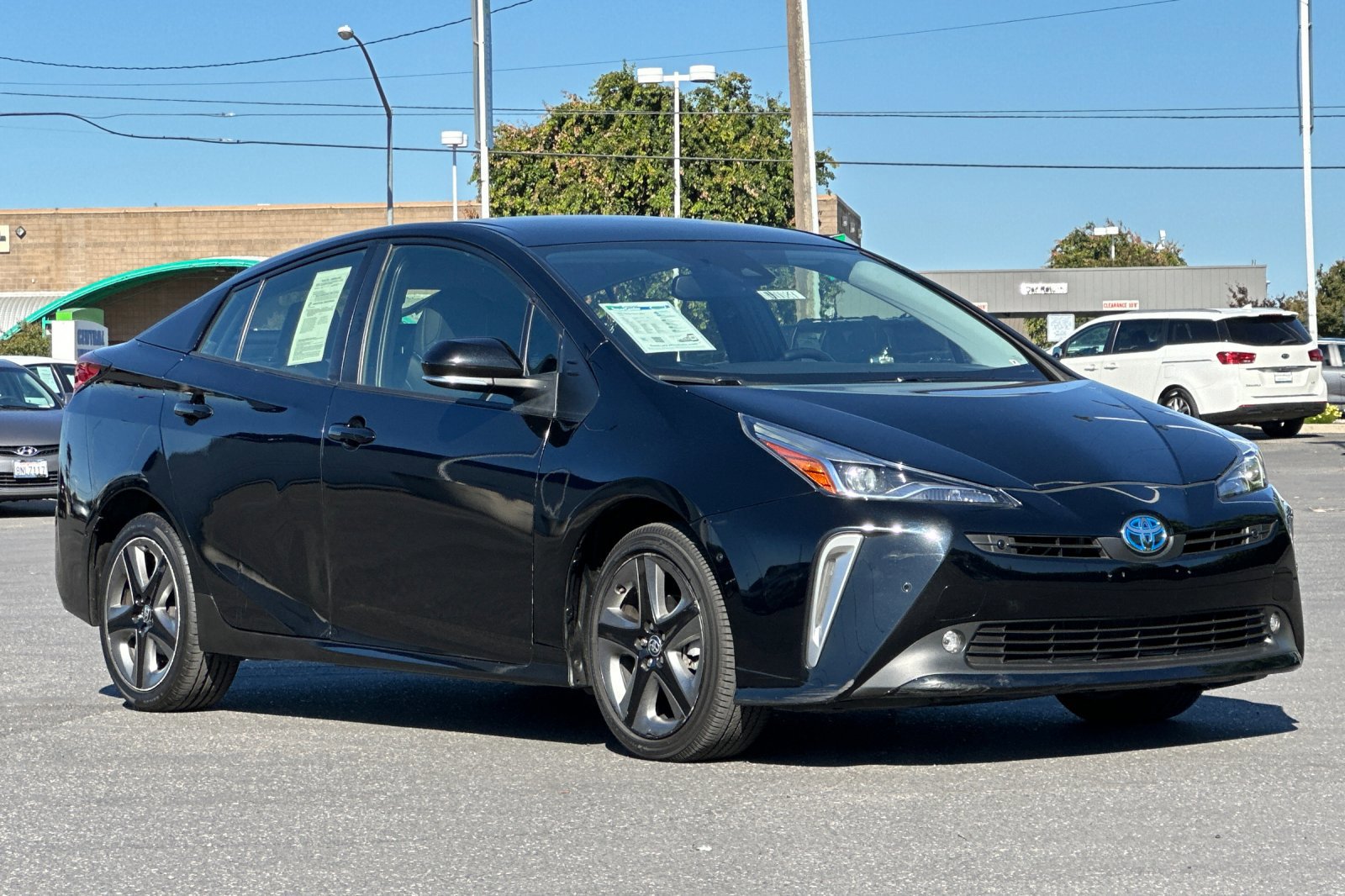 Used 2022 Toyota Prius L Eco image 2