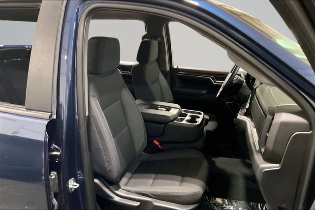 Used 2023 Chevrolet Silverado 1500 LT AWD/4WD image 7