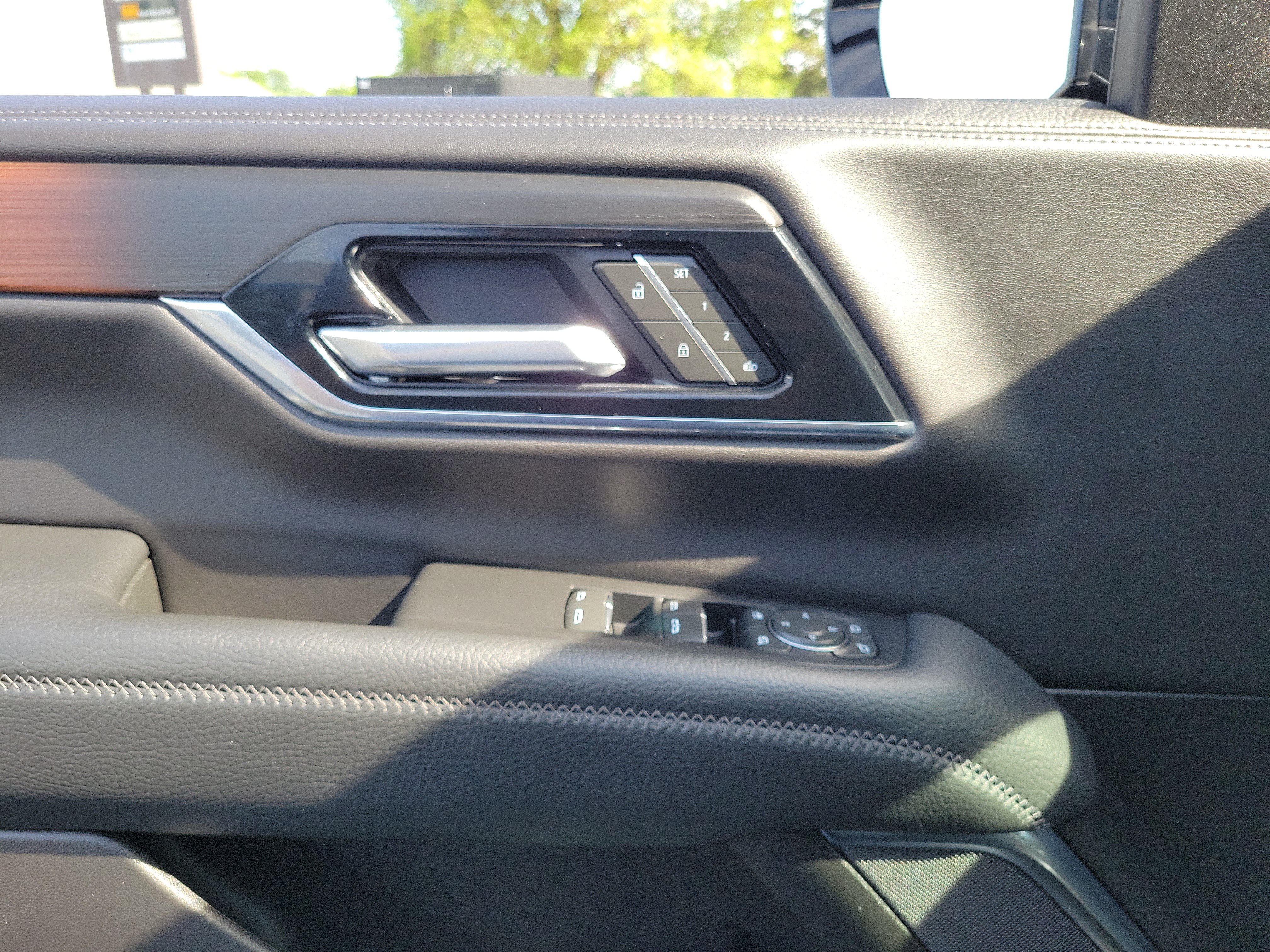 Used 2025 GMC Yukon Denali AWD/4WD image 17