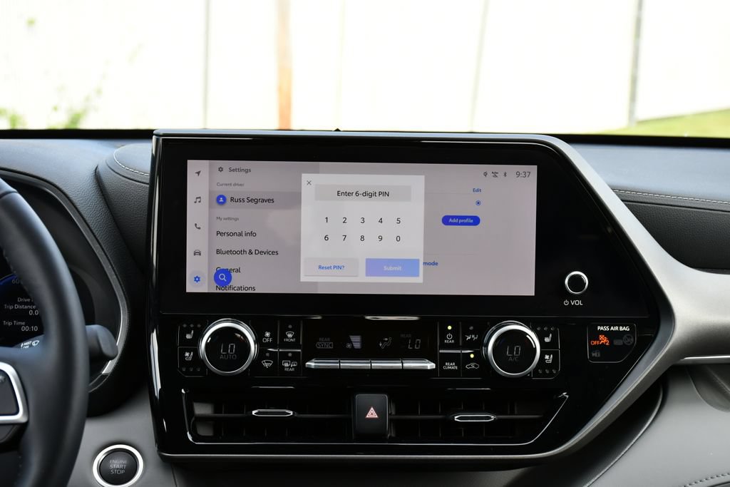 Used 2024 Toyota Highlander Limited FWD image 32