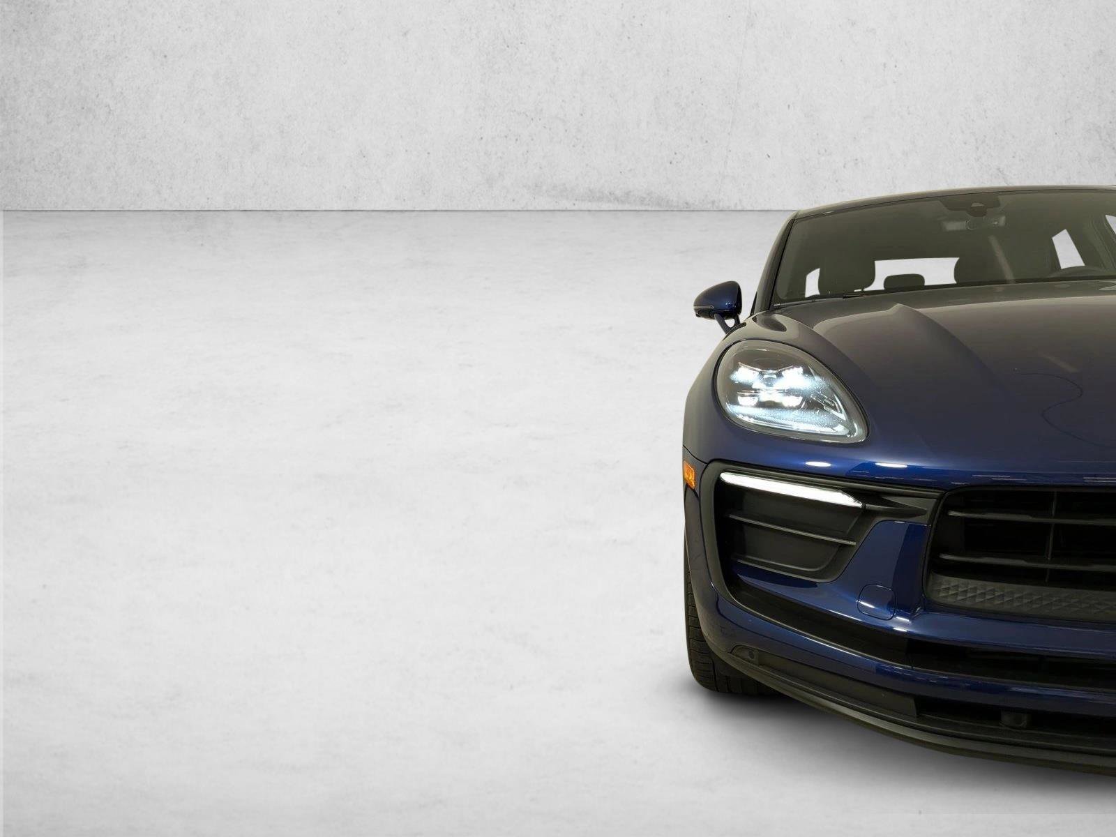 Certified 2025 Porsche Macan AWD/4WD image 11