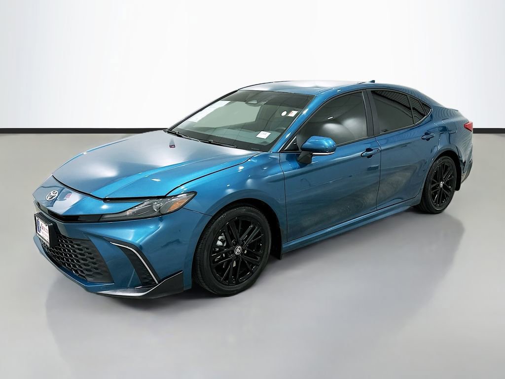 Used 2025 Toyota Camry SE w/ Convenience Package image 3