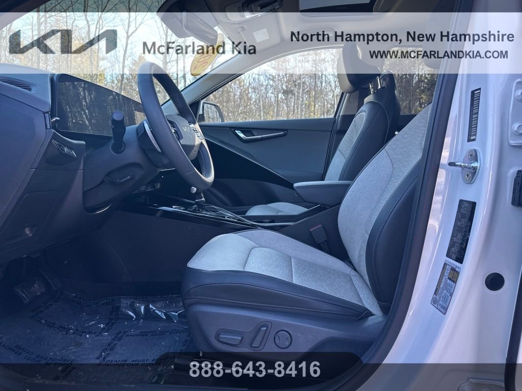 Used 2024 Kia Niro SX image 12