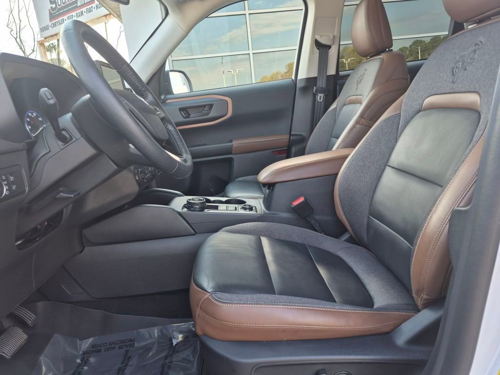 Used 2021 Ford Bronco Sport Outer Banks w/ Outer Banks Package (96D) image 2