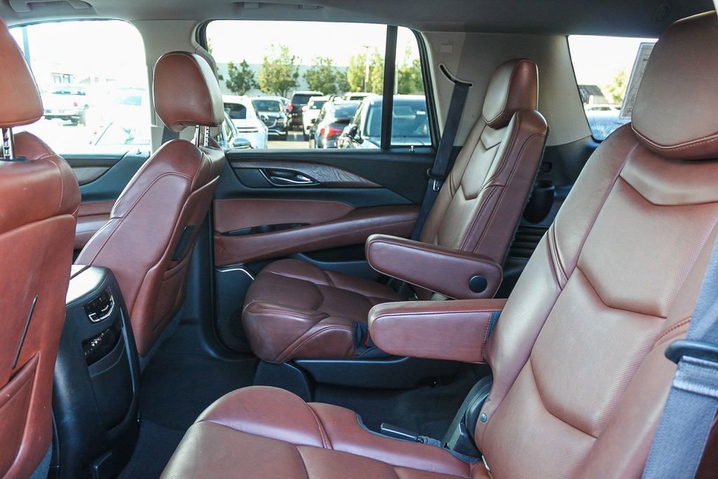 Used 2015 Cadillac Escalade Premium image 24