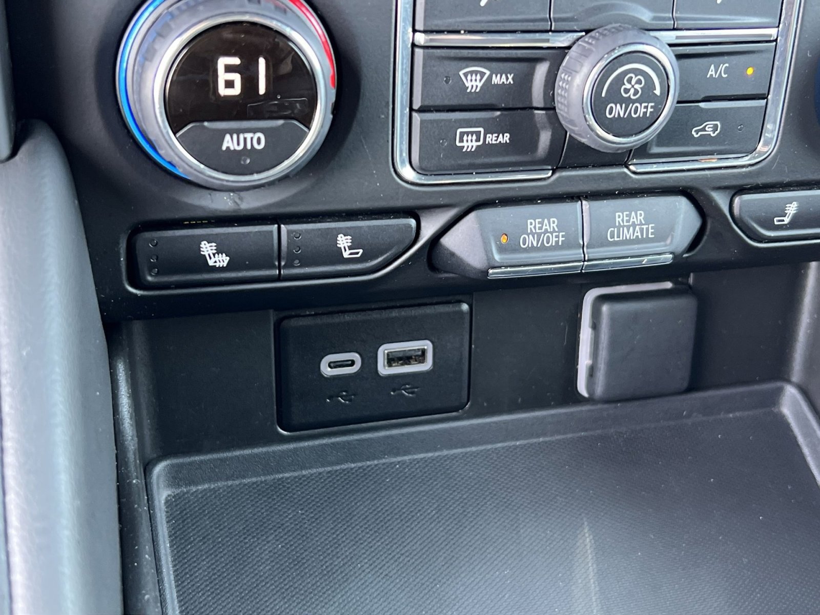 Used 2024 Chevrolet Tahoe LT image 33