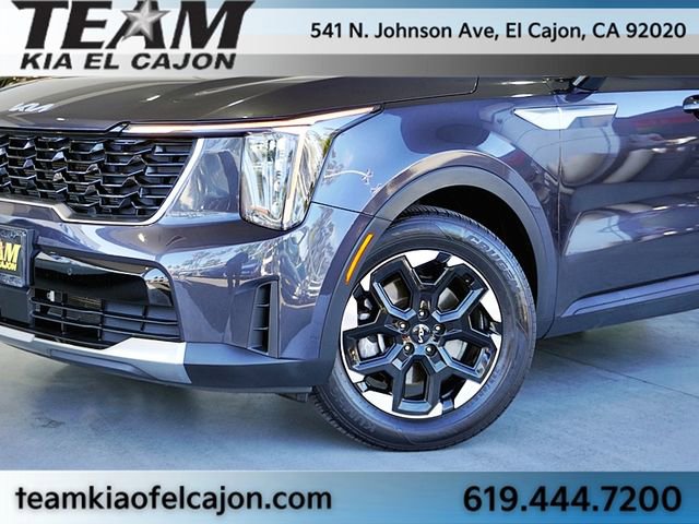 Certified 2025 Kia Sorento S w/ Panoramic Sunroof Package image 3
